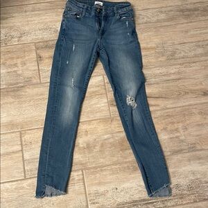 1858- Blue Jeans step hem skinny ankle 0/25
